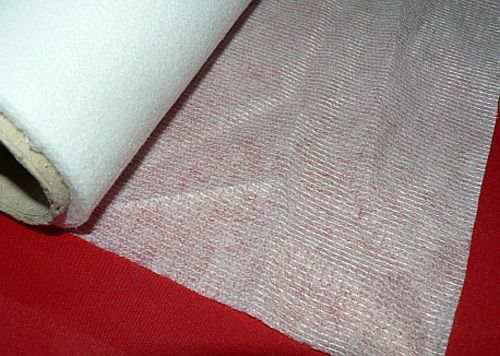 Vložka netkaná bílá pro fixaci předních dílů sak a plášťů