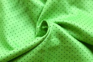 Bavlněný satén zelený s puntíčky