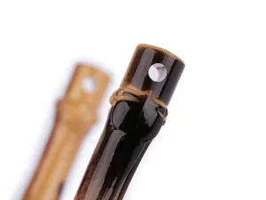 Ucha plastová na tašky - imitace bambusu - detail