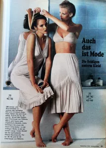 Burda 9/1979 RETRO -SH- časopis se střihy Burda 9/1979 -SH- ukázka modelů 1´5