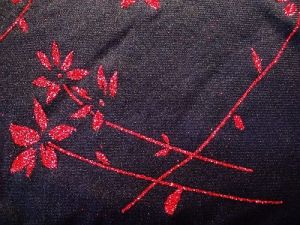 Čitka - černočervená spol. látka s červeným vzorem květů