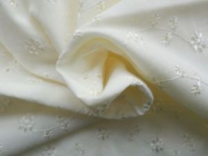 Madeira - smetanová bavlna s výšivkou